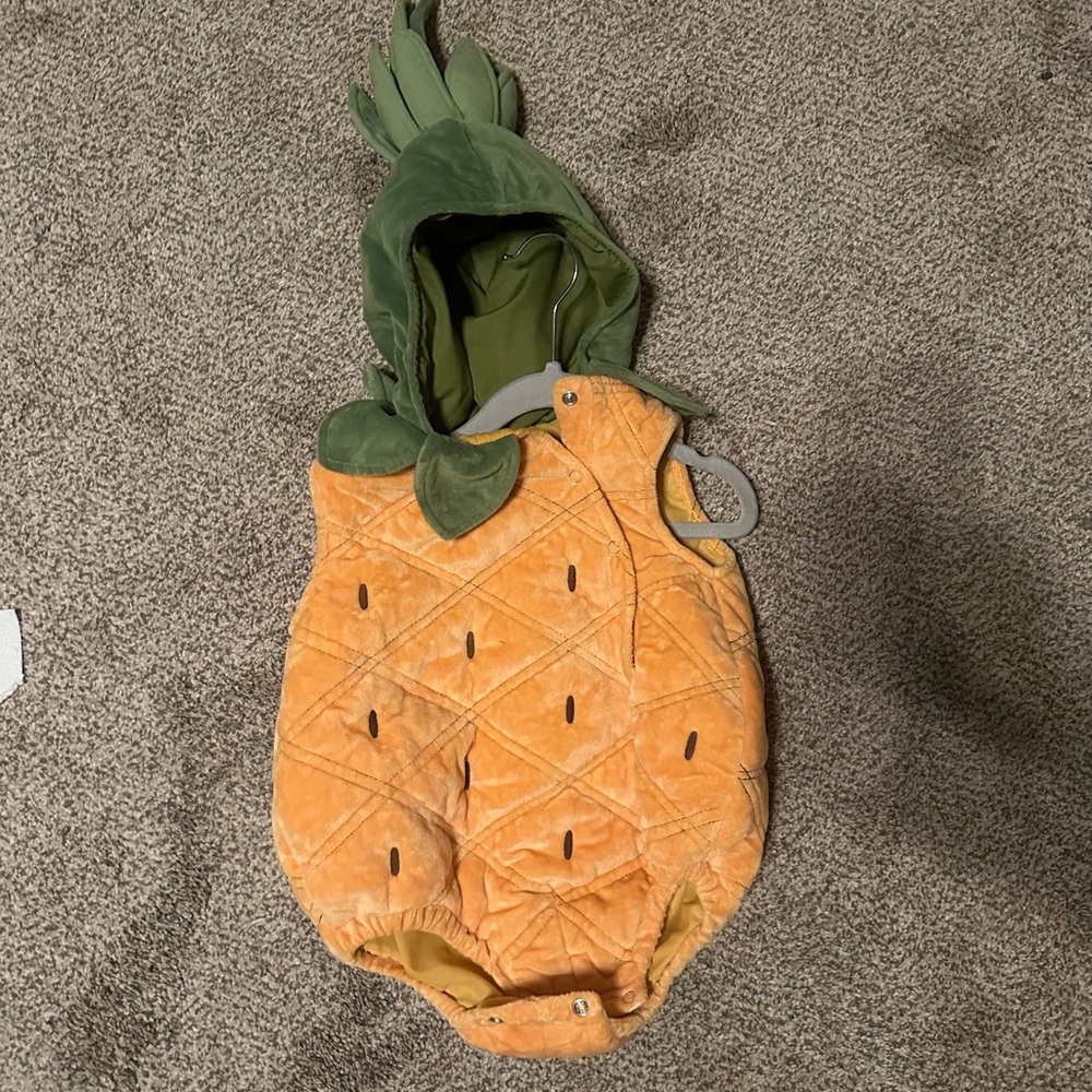 Pottery barn kids pineapple Halloween costume 12-24mo